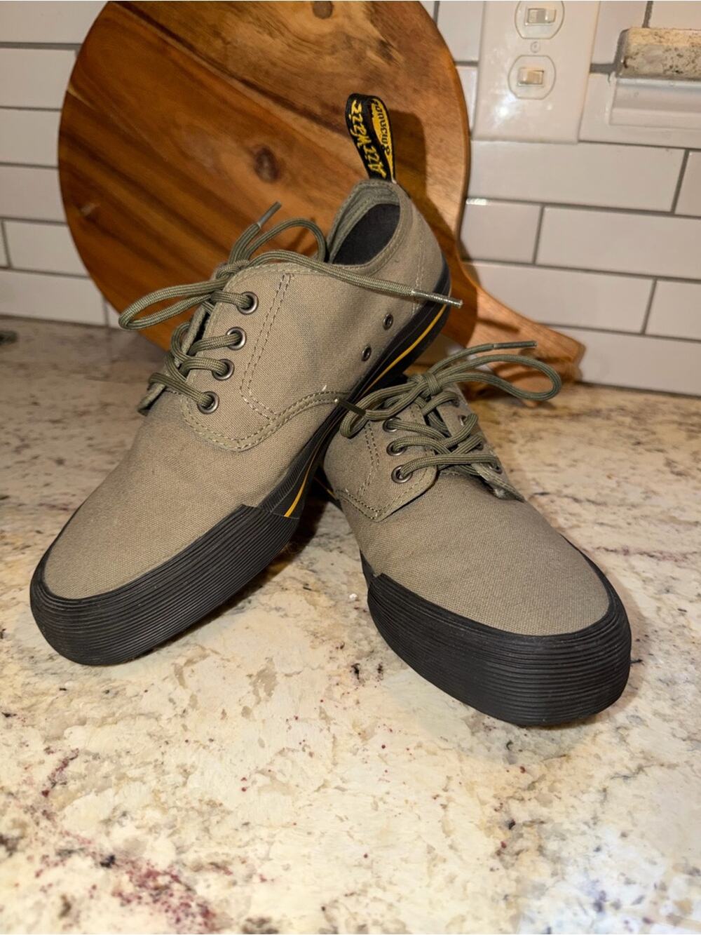 Dr Martens Doc $60 Pressler Olive Canvas Low-Top Unisex Sneaker 7 M 8 L